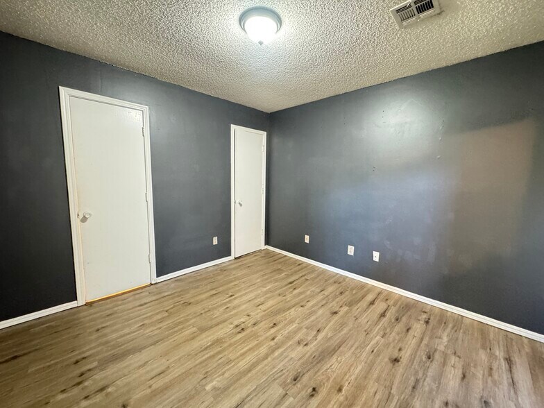 Building Photo - 7740 Doris Dr