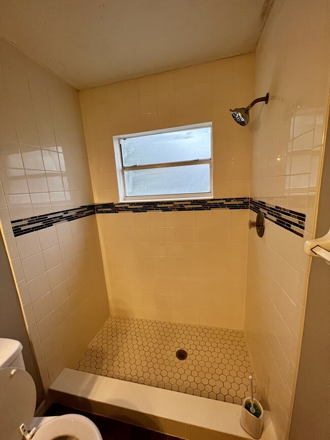 Building Photo - 208 Tiffany Ct