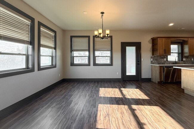 Building Photo - Beautiful 4-Bedroom House with Large Backy...