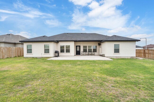 Building Photo - 423 Pitaya Ln