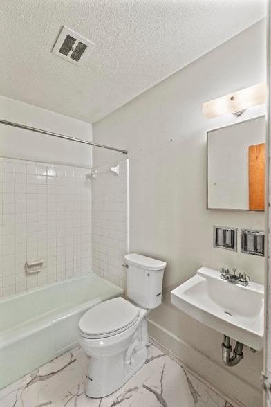 Building Photo - 224 Zack Cir