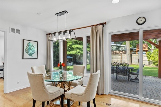 Building Photo - 40 Williamsburg Rd