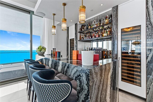Building Photo - 17901 Collins Ave