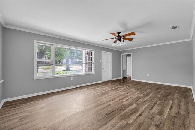 Building Photo - 1325 Sunset St