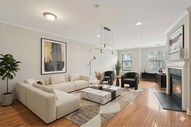 Building Photo - 10 Bridge Ln