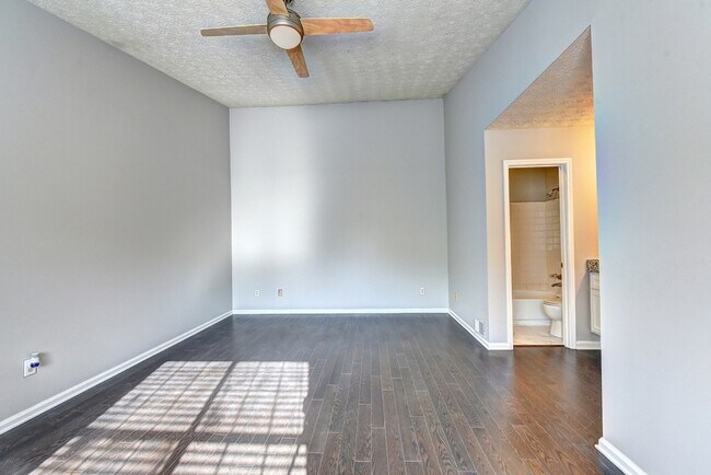 Building Photo - 1057 Mansfield Ct