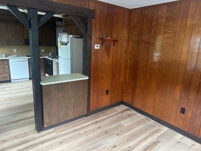 Building Photo - Updated Norwood 1st Floor Unit | Bright, S...