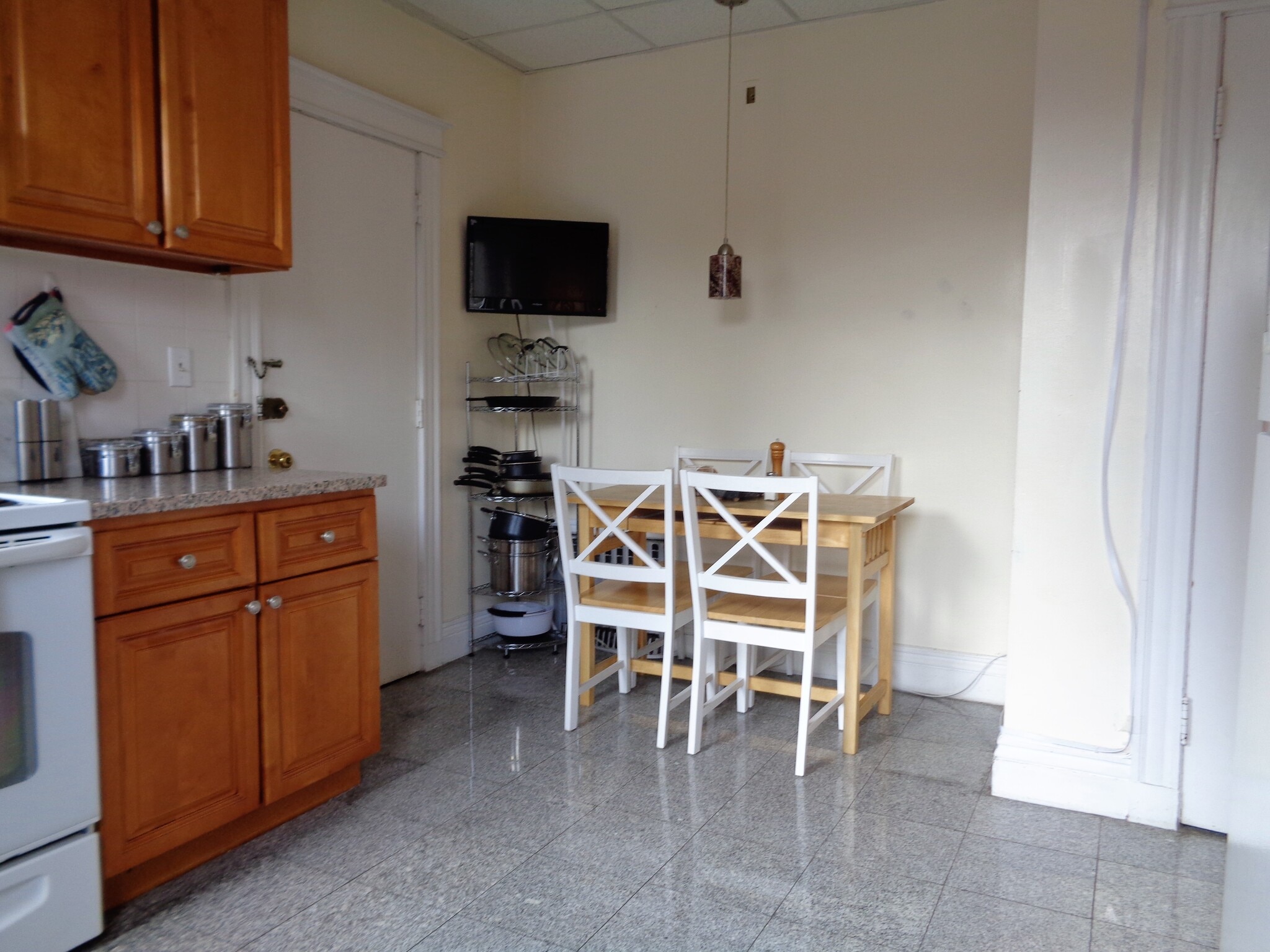 Building Photo - 39 Carlton St