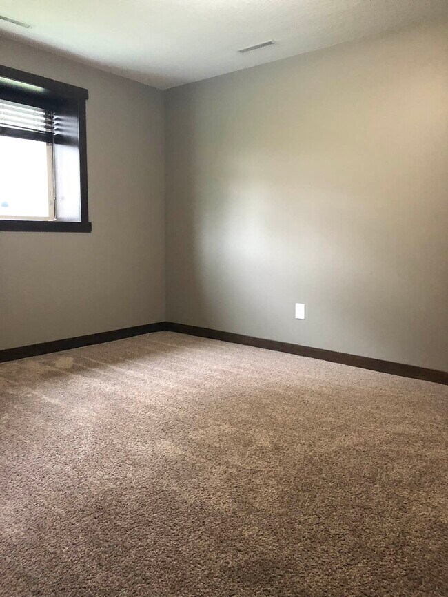 Building Photo - 1253 Turnberry Dr SE