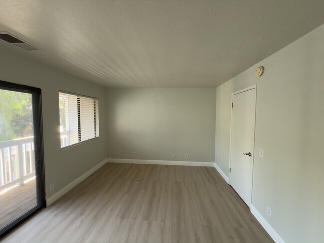 Building Photo - 3322 Santa Rita Rd