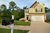 Building Photo - 833 Erika Ln