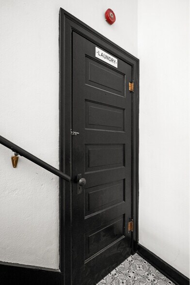 Building Photo - 801 E Lakeside Ave