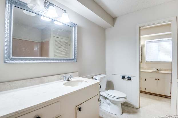 Building Photo - 833 Timber Dr