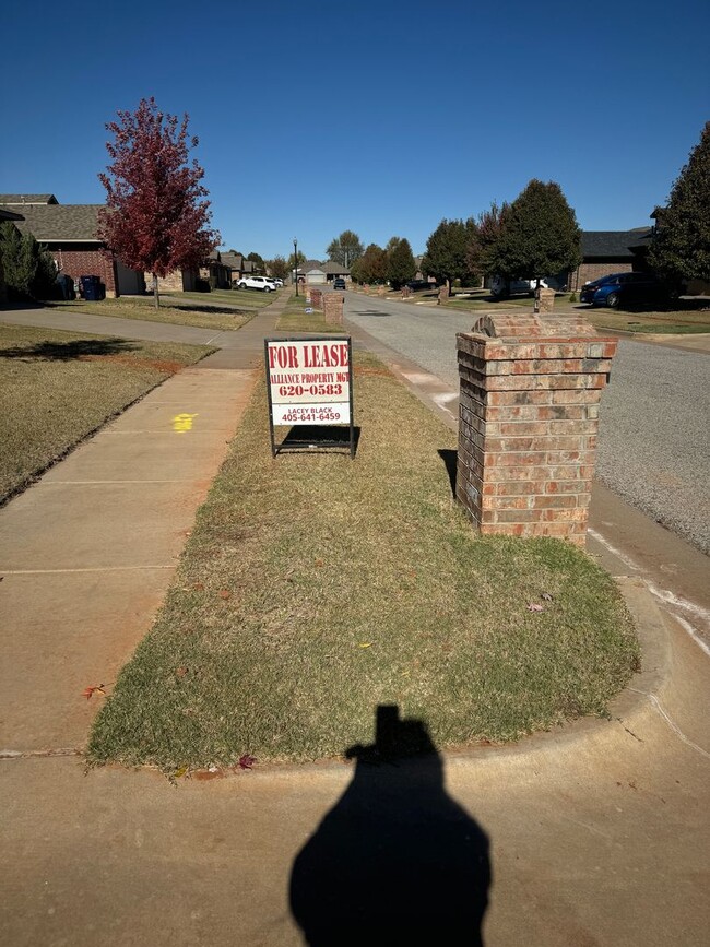 Building Photo - 1105 Laurel Creek Dr