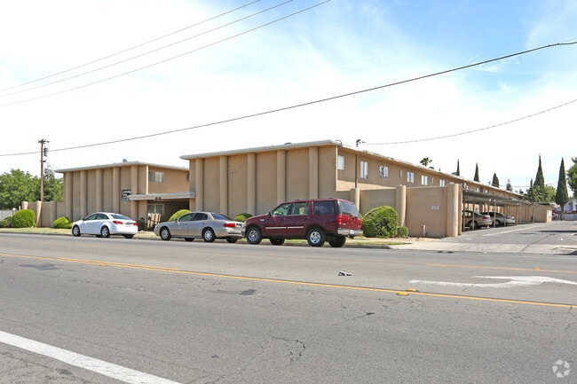 Primary Photo - Cambridge Court Apartments