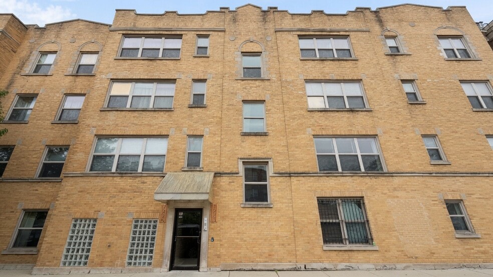 Building Photo - 7229 N Rogers Ave