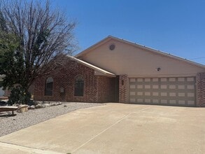 Building Photo - 609 Montwood Ct