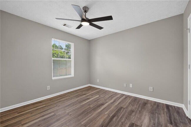 Building Photo - 437 Waterbury Way