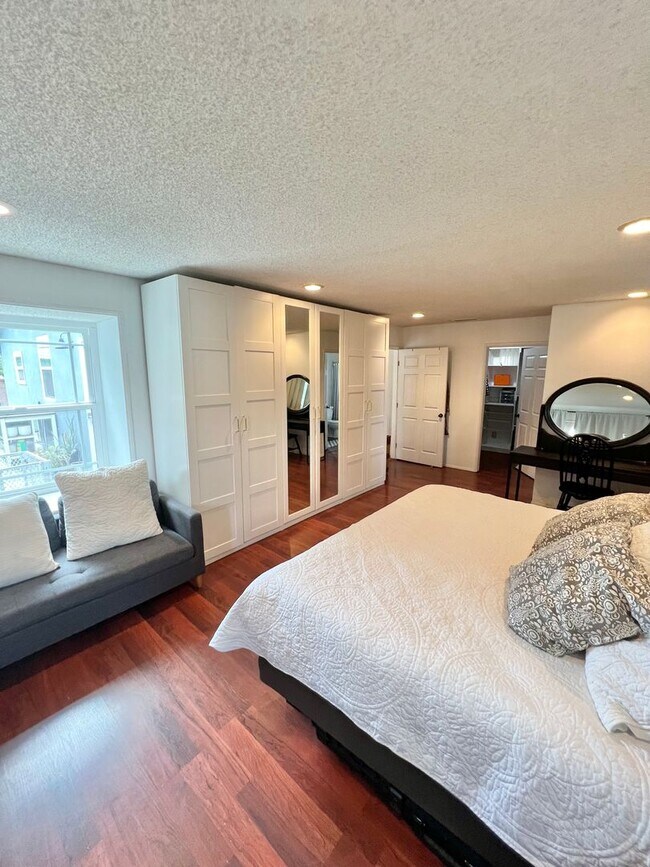 Building Photo - Spacious Remodeled Home Near El Dorado Park