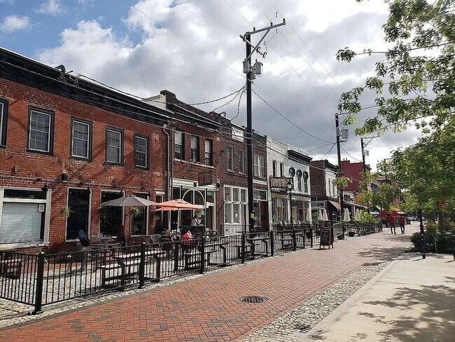 Building Photo - 17 1/2 N 17th