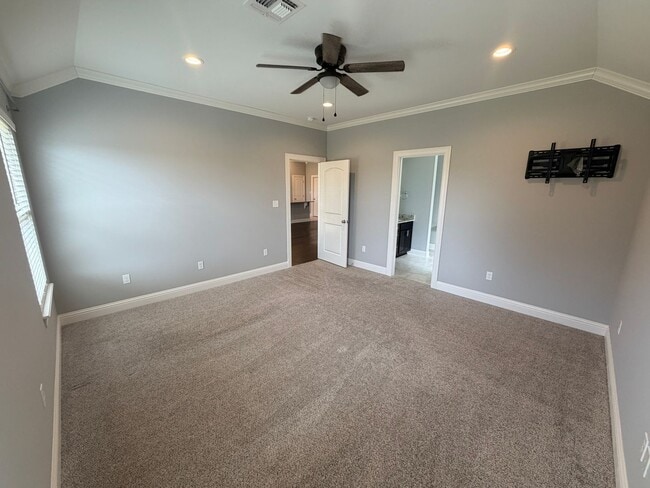 Building Photo - This home will go fast!! Super clean and ready for new tenant!