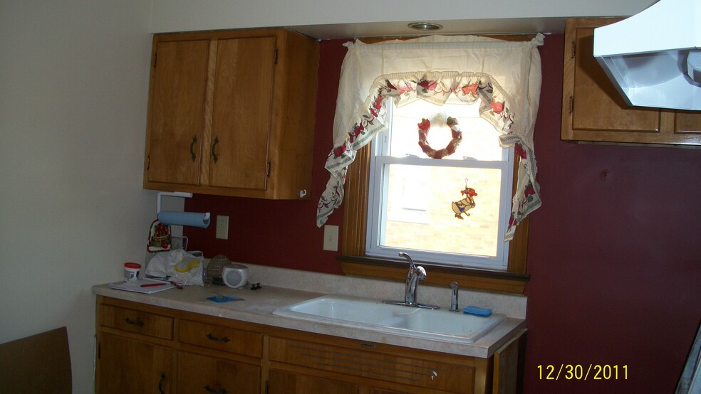 Kitchen - 1102 Woodward Ave