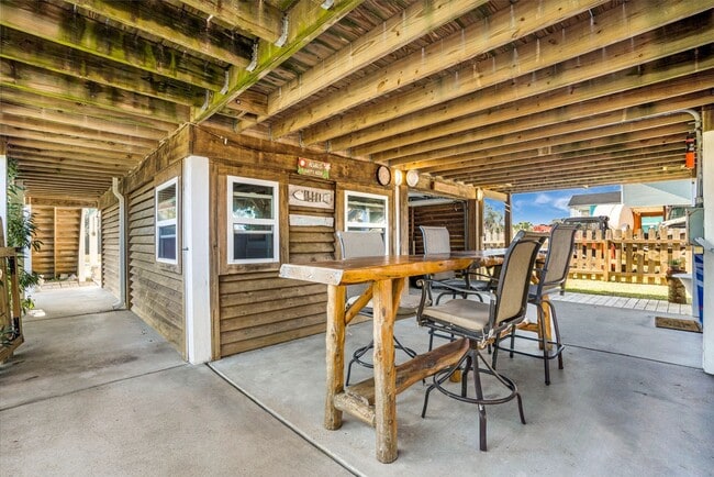 Building Photo - 3827 Las Palmas St