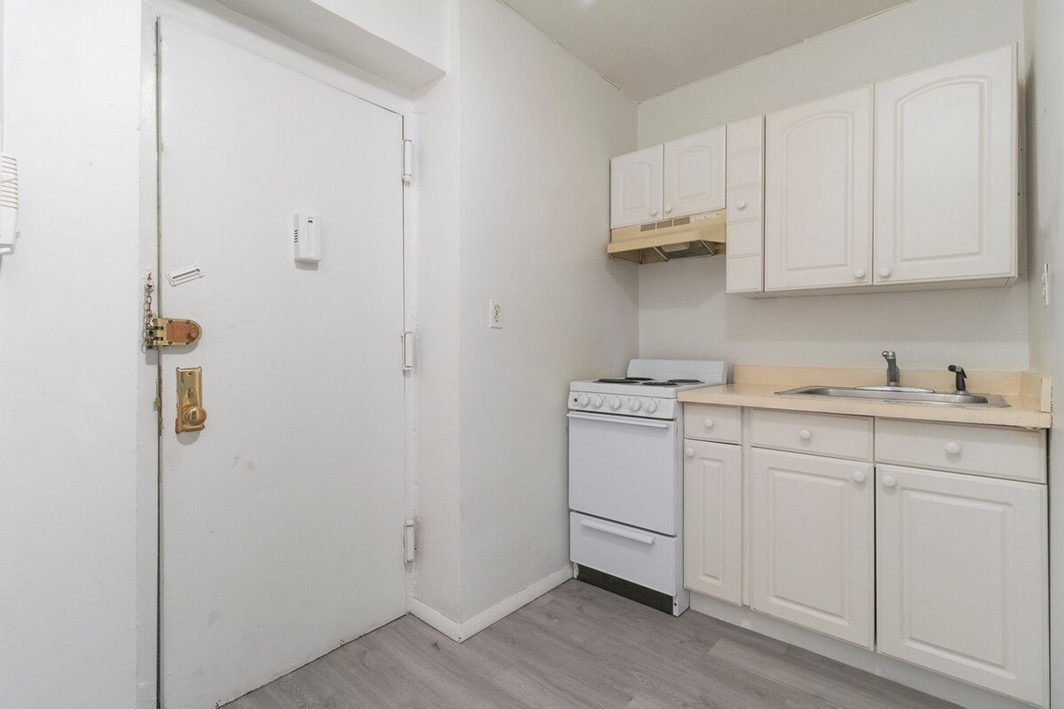 Building Photo - 131 E 94th St