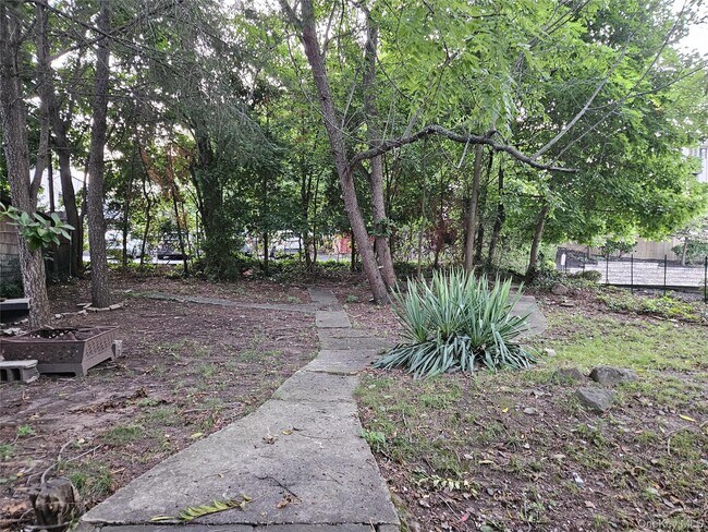 Building Photo - 74-80 N Highland Ave