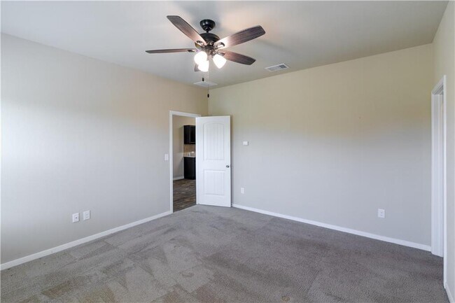 Building Photo - 15117 Bullbrier Rd