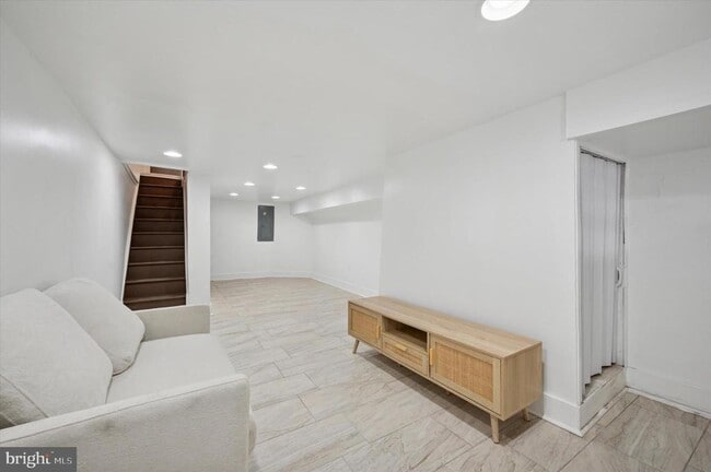 Building Photo - 2124 Pierce St