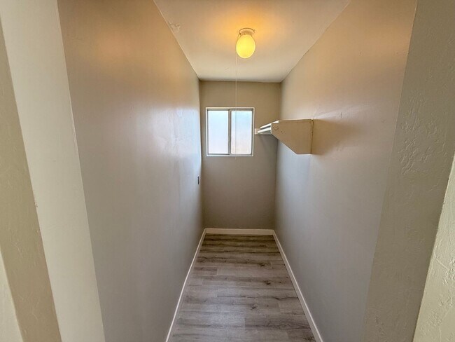 Building Photo - 1561 Olive Ave