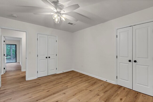Building Photo - Beautifully Renovated 3 bed/2.5 bath in Ri...