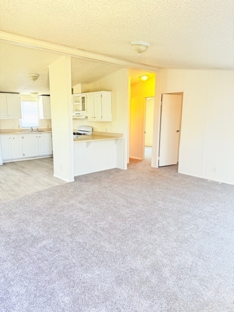 Building Photo - HOUSE FOR RENT