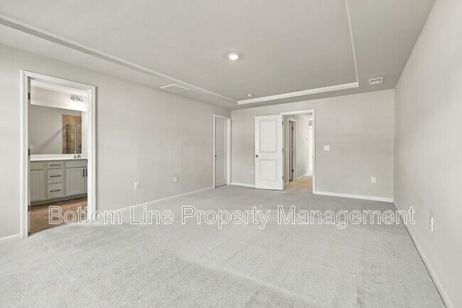 Building Photo - 5811 Woodlawn Dr