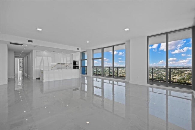 Building Photo - 220 Lake Shore Dr