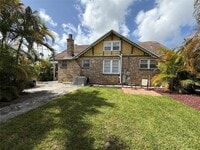 Building Photo - 5025 SW 64th Ave