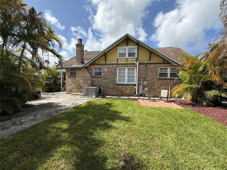 Primary Photo - 5025 SW 64th Ave