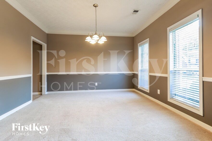 Building Photo - 2621 Conifer Green Way