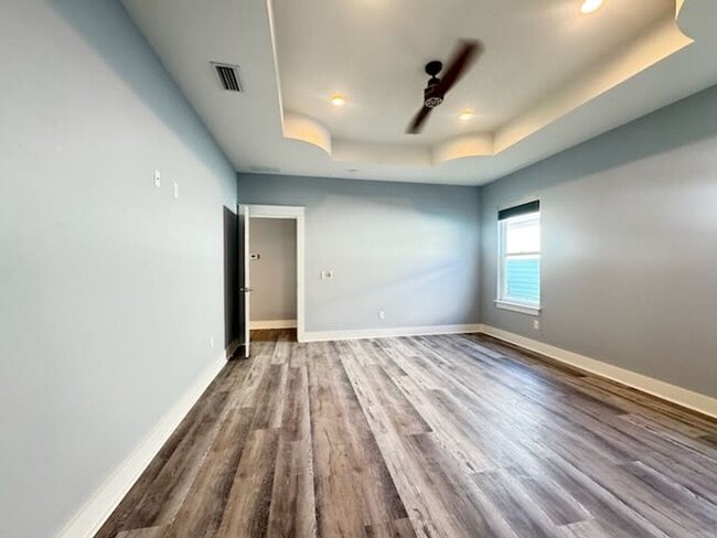 Building Photo - Palm Heaven!!Application and more info @ https://www.sandseekerrealty.com/long-term-rentals/. Cli...