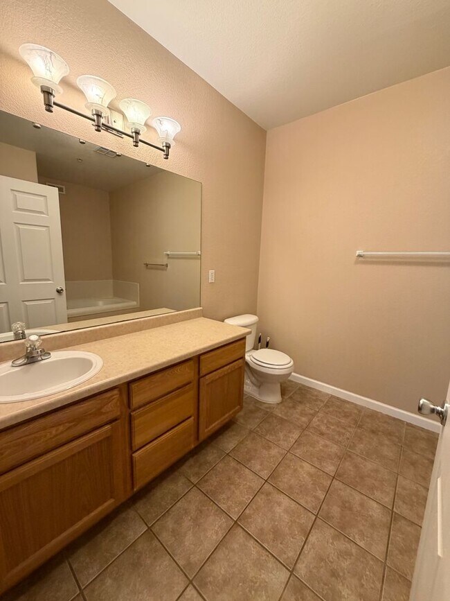 Building Photo - 605 Cougar Bluff Point