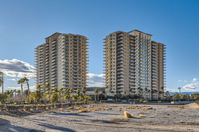 Building Photo - MOVE IN SPECIAL! $500.00 OFF 1ST MONTHS RE...