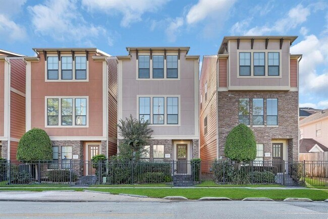 Primary Photo - 1046 W 23rd St