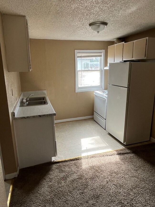 Building Photo - 3 bedrooms available NOW! Move In Special Offering Half OFF 1st Month's Rent!