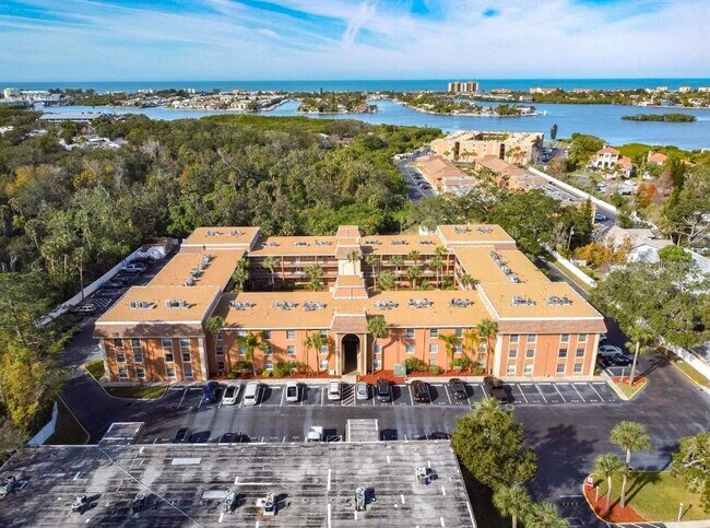 Building Photo - 12760 Indian Rocks Rd