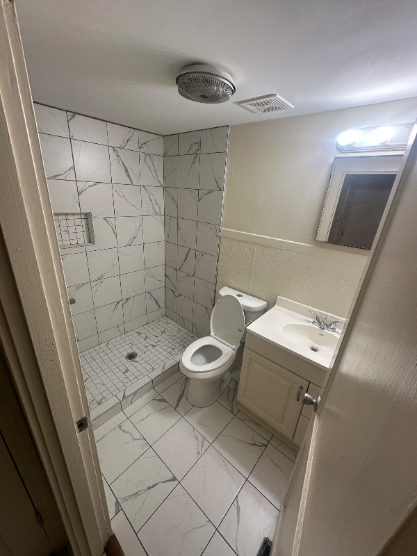 Building Photo - 515 W 24th St