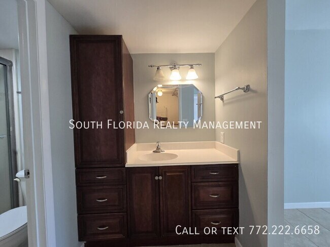 Building Photo - 950 S Kanner Hwy