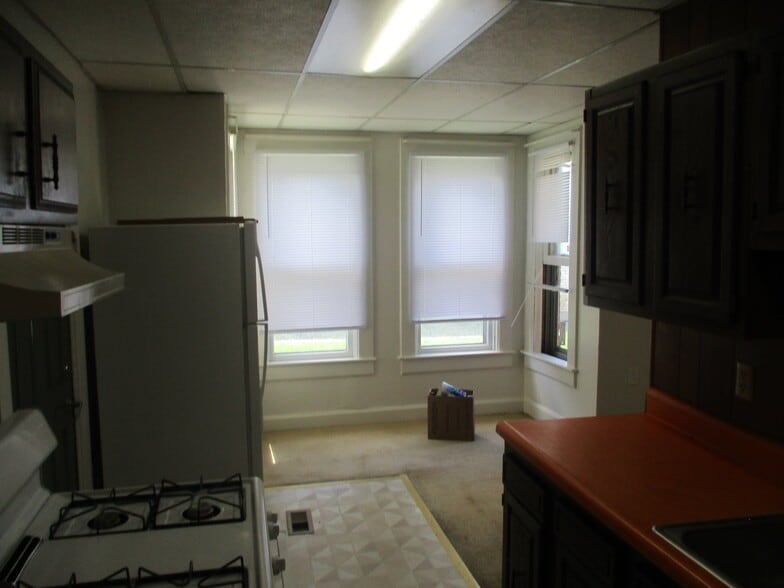 Building Photo - 922 Cameron Ave