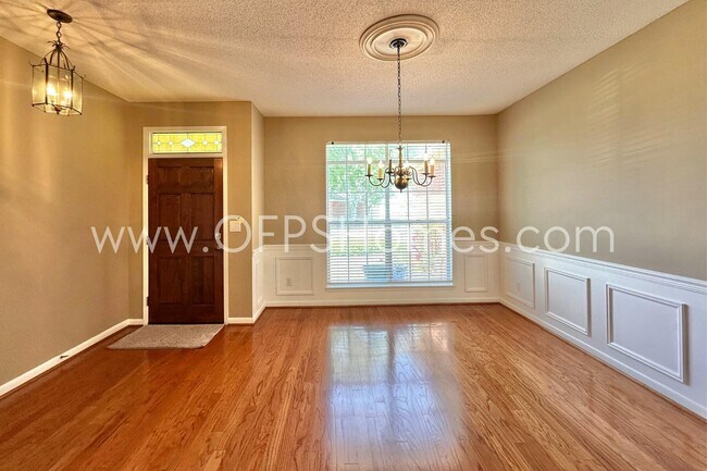 Building Photo - 4534 Parkwood Ln E