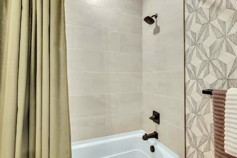 Building Photo - 285 High Point Dr